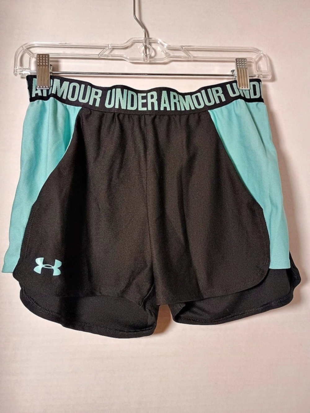 Under Armour HeatGear shorts Athletic Black & Blue Size Medium